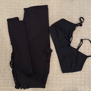 Alo Yoga Matching Black Airbrush Legging and Bra Sz XS
